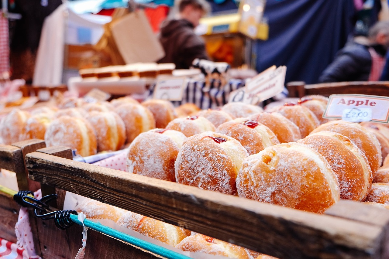 image of doughnuts to illustrate making healthy choicing and choosing a wellbeing programme