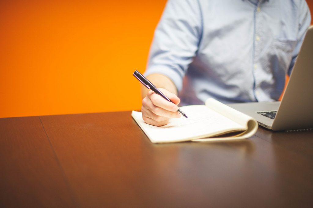 clean desk for clean off your desk day by wellspace, corporate wellness solution for health and wellbeing