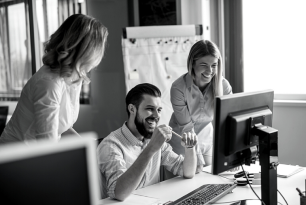 Employees happy at work with a healthy office environment